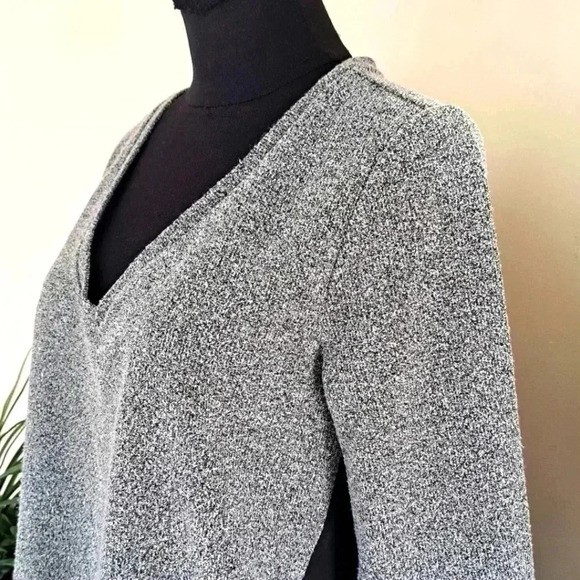 ❤️ Joe Fresh Long Sleeved V-neck Top Women's Small Grey and  Black Knit - Picture 9 of 14